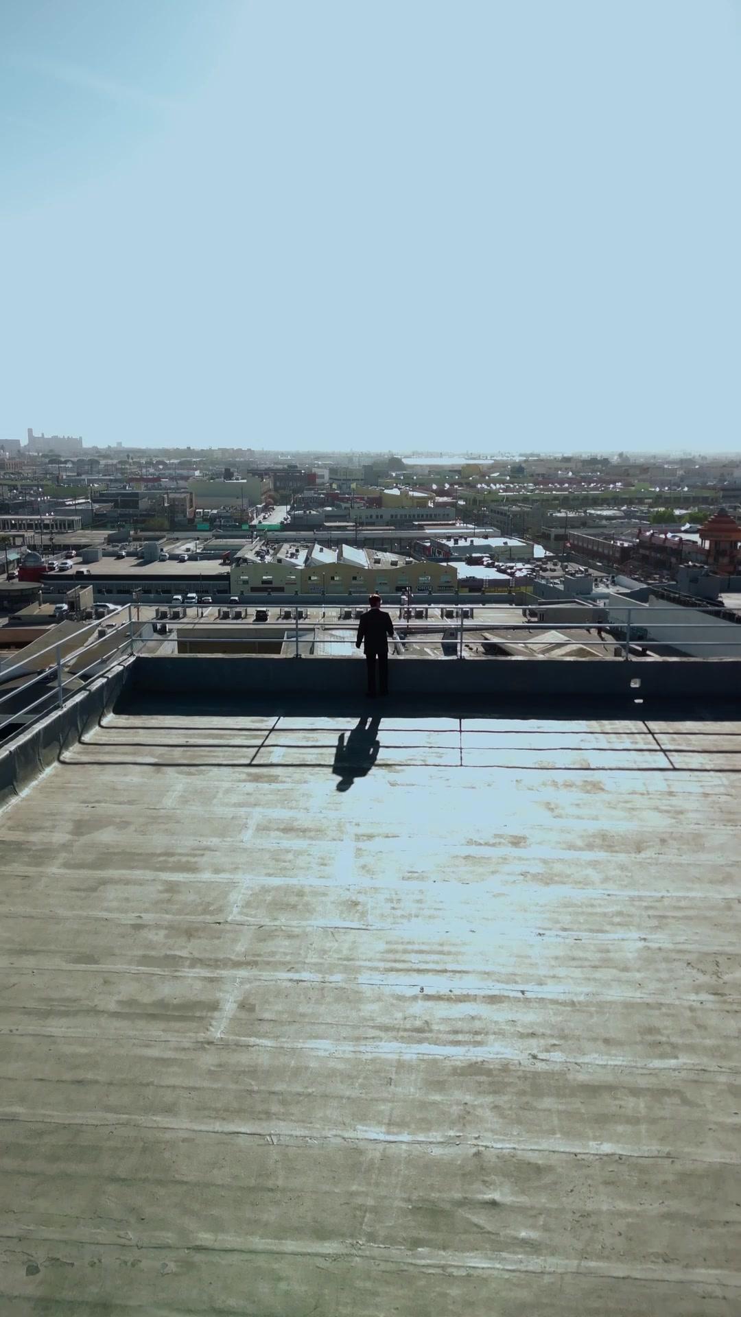  The Rose Comes With Thorns