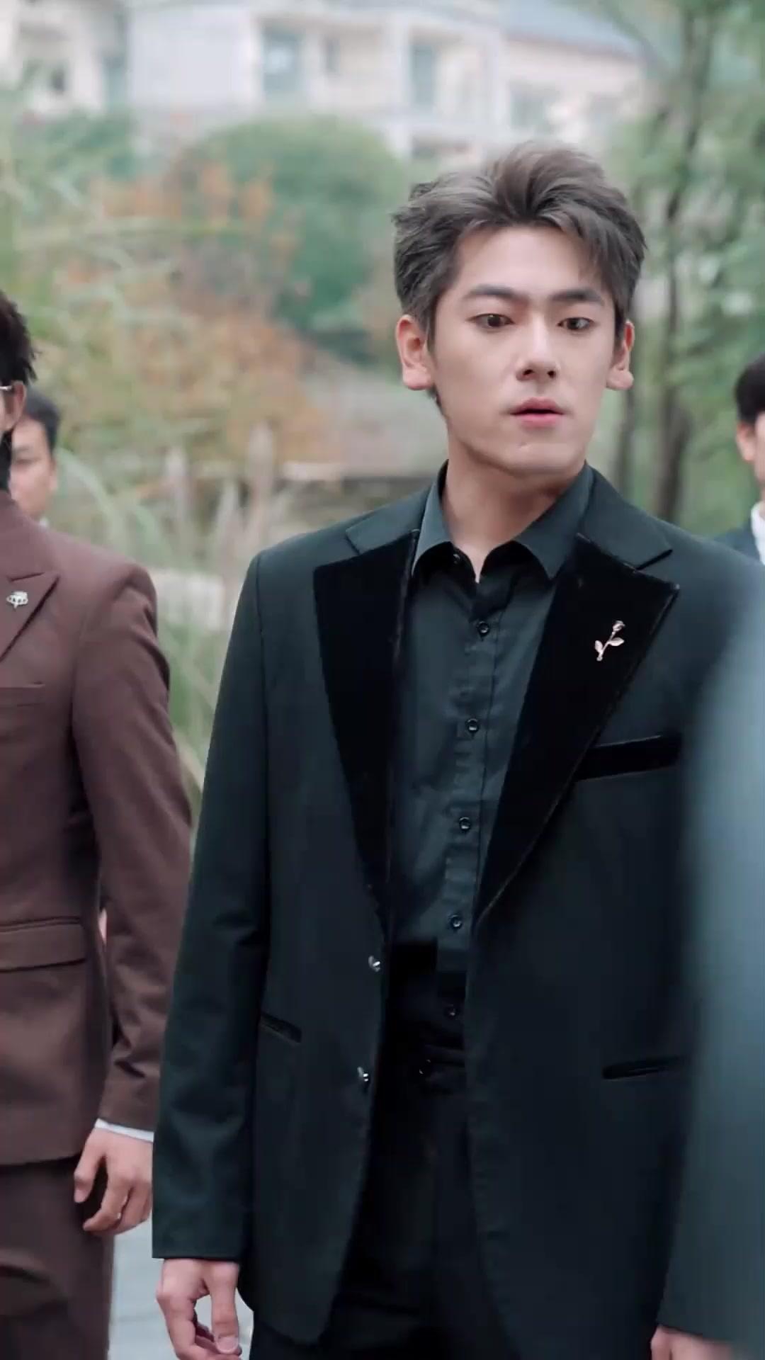 (พากย์เสียง) กุหลาบในเปลวเพลิง