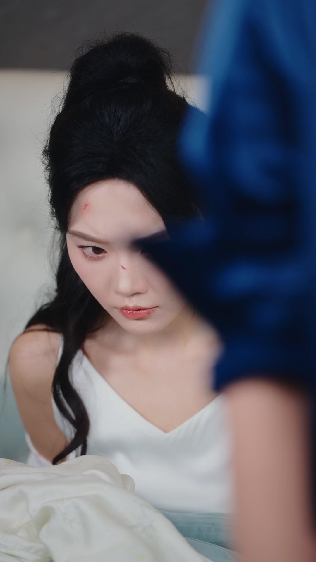 Ratu Kiamat Menakluk Keluarga Kaya