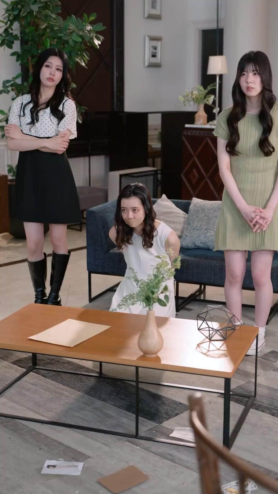 (Dubbed)His Mother? The CEO's mistress?