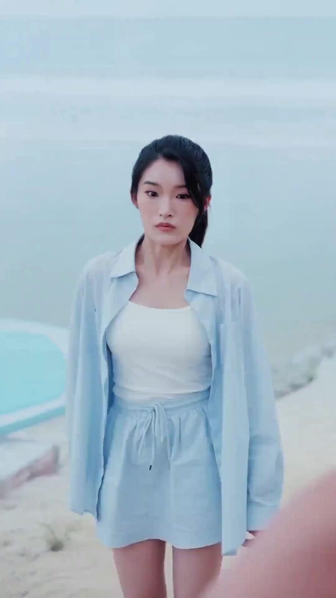 (Doublage) COUREZ ! LE MÉGA-REQUIN APPROCHE !