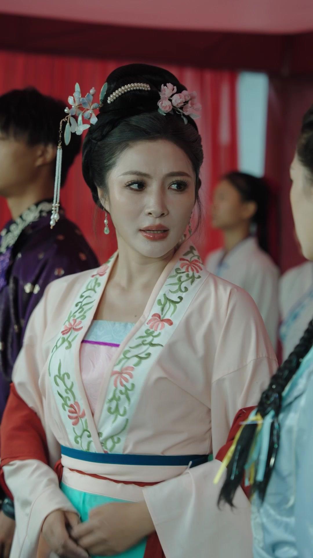 Jangan Berisik, Dewa Silat Lahir