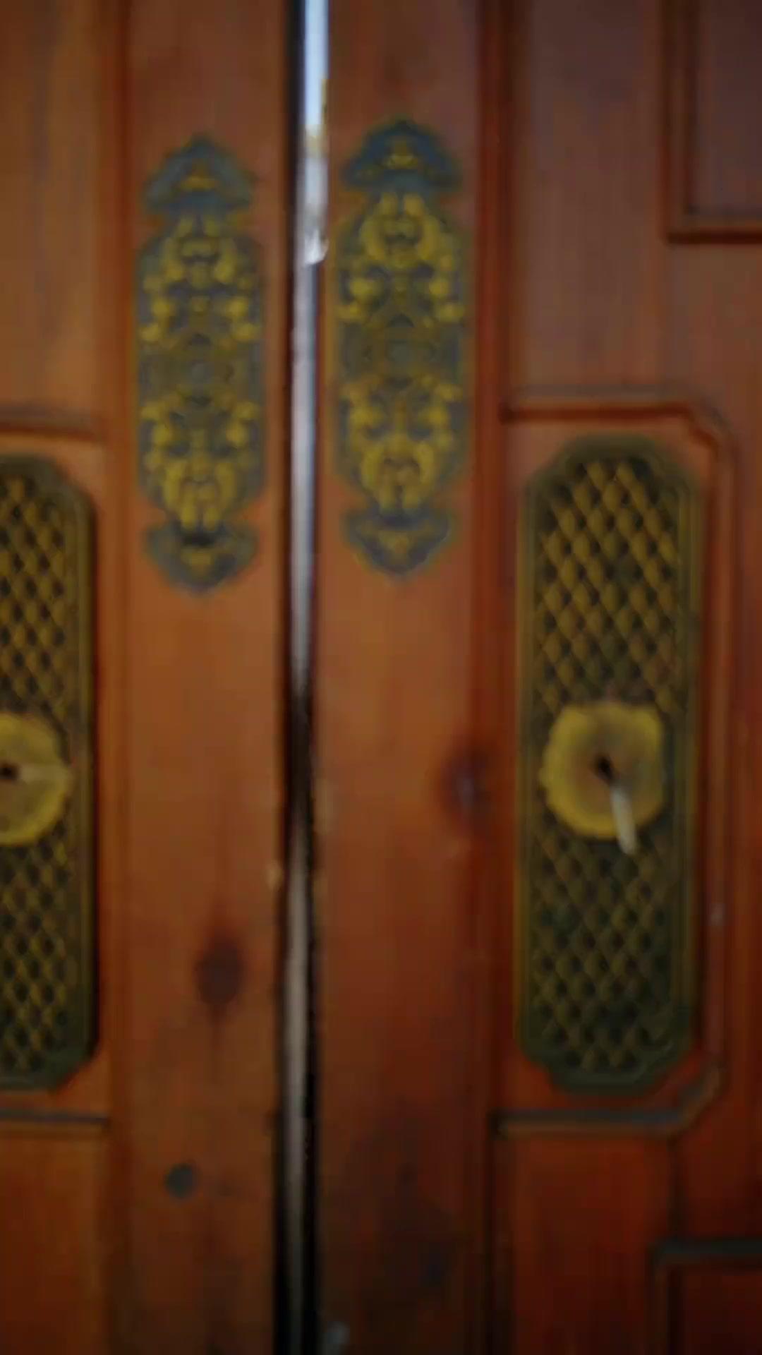 رحلة الموظفة إلى القصر 