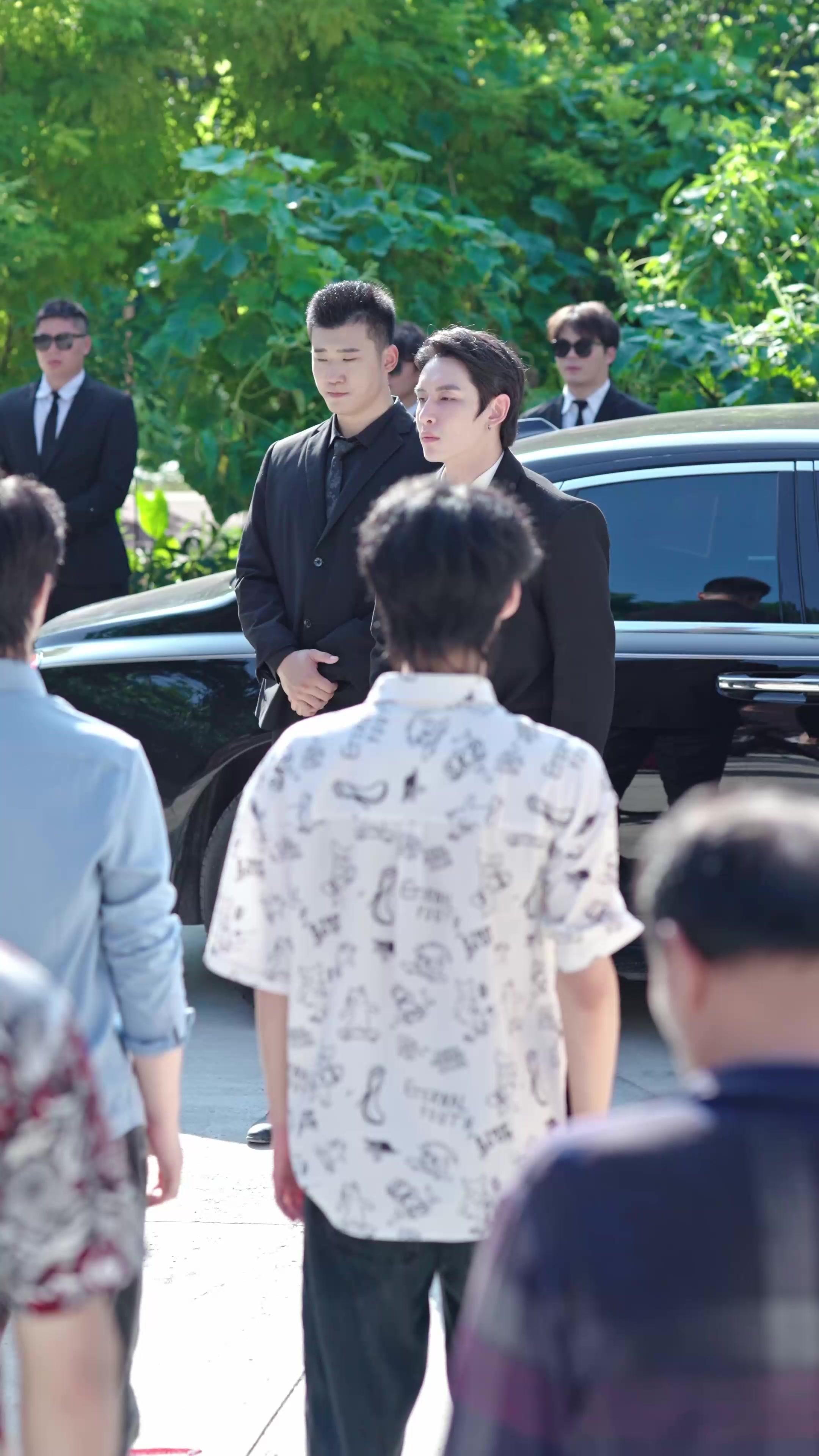 Istrinya Bos dari Kampung