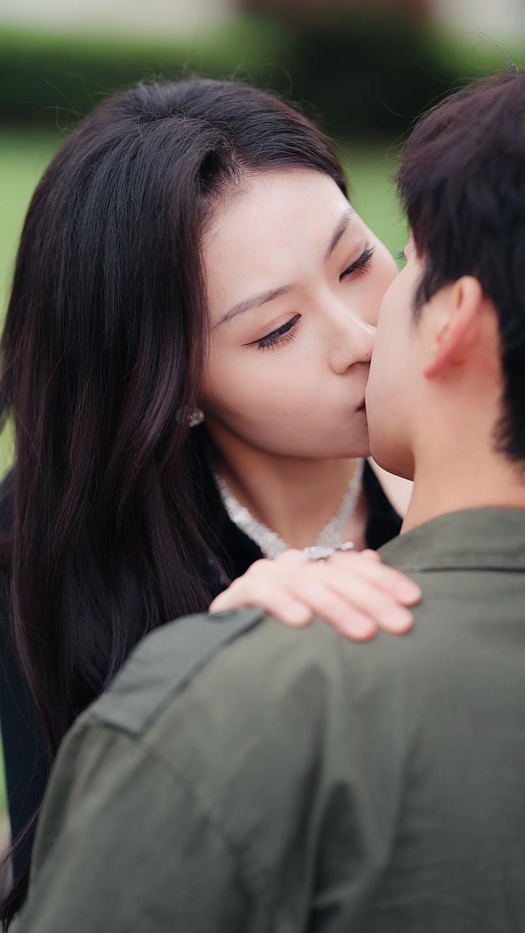 Careful! My Fiancé Has X-Ray Eyes! 