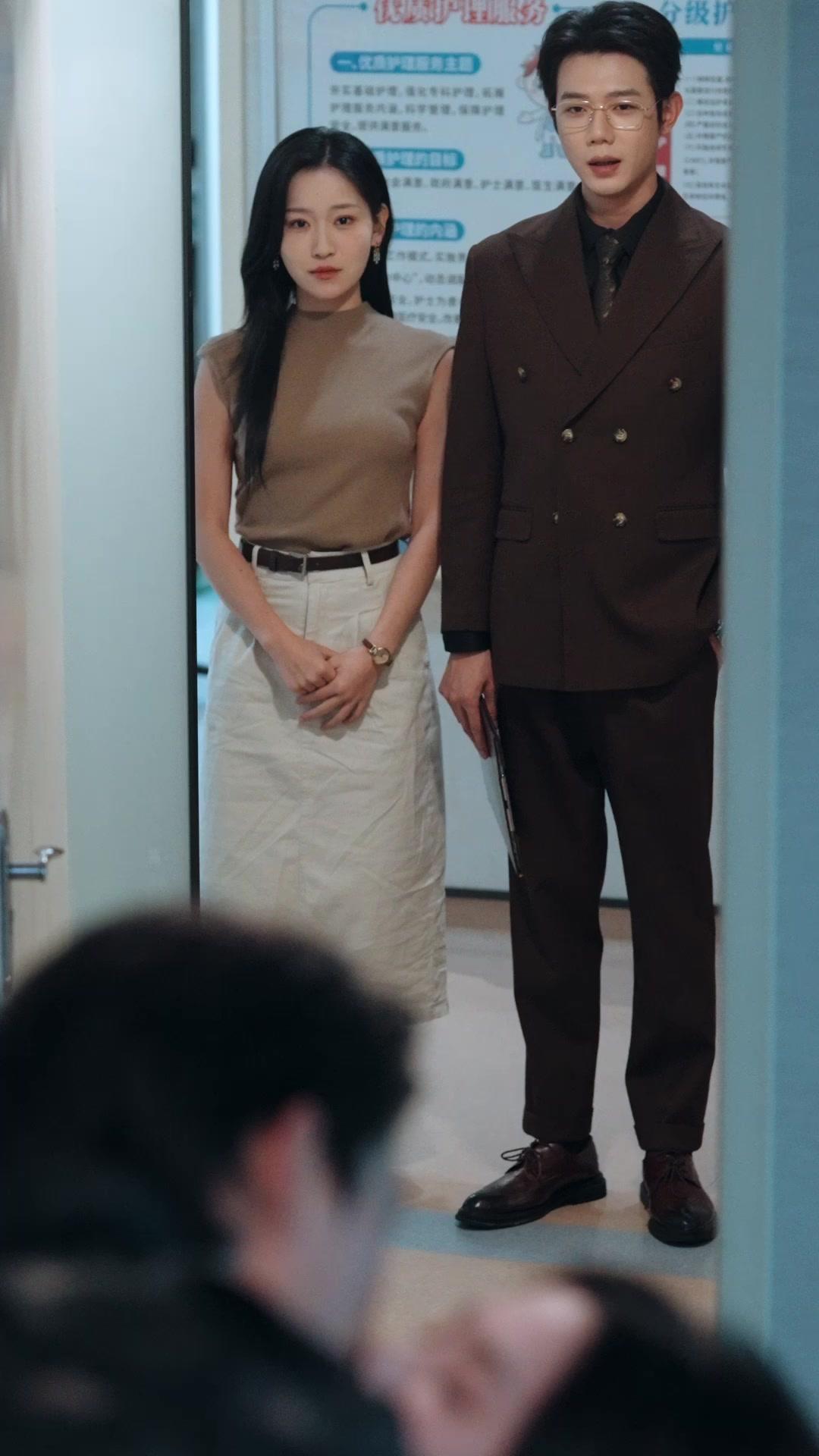 Satu Atap, Dua Kisah Cinta