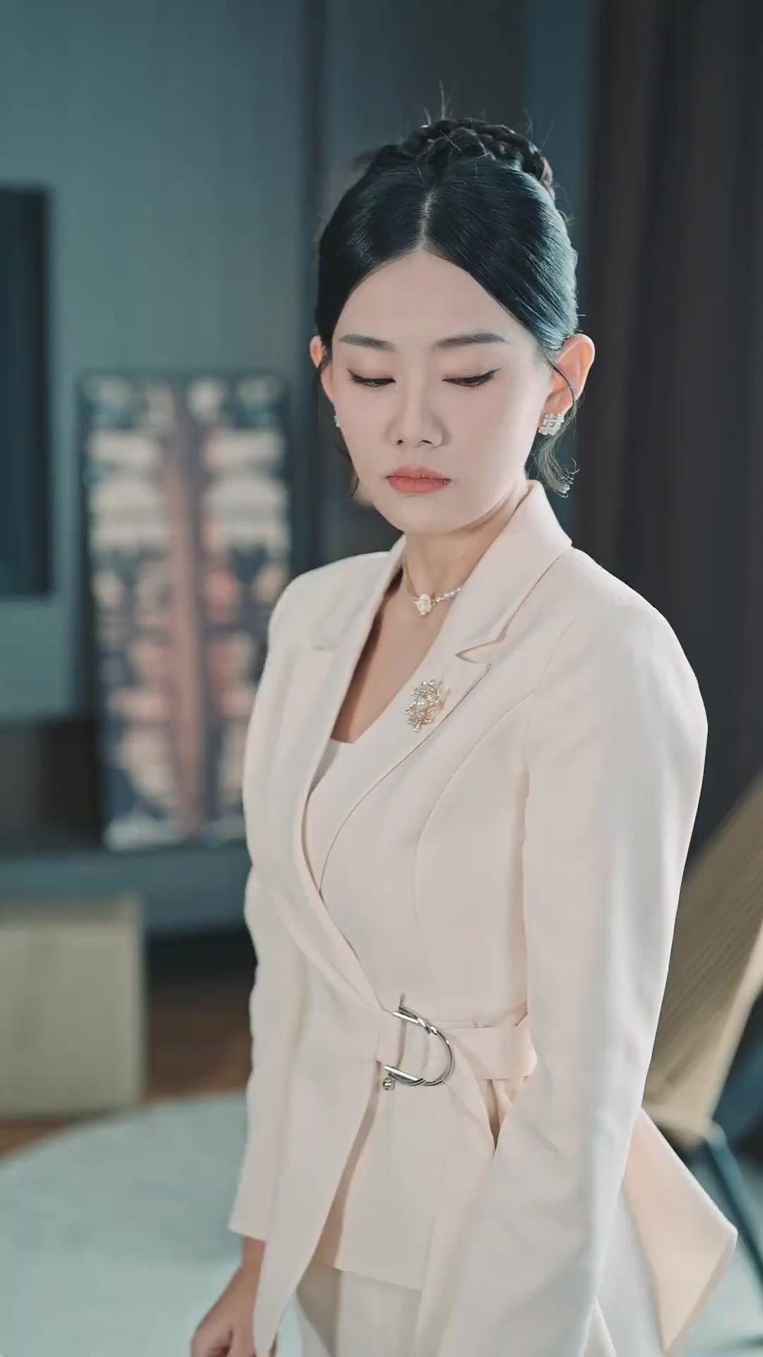 รอยรักลวงโลก