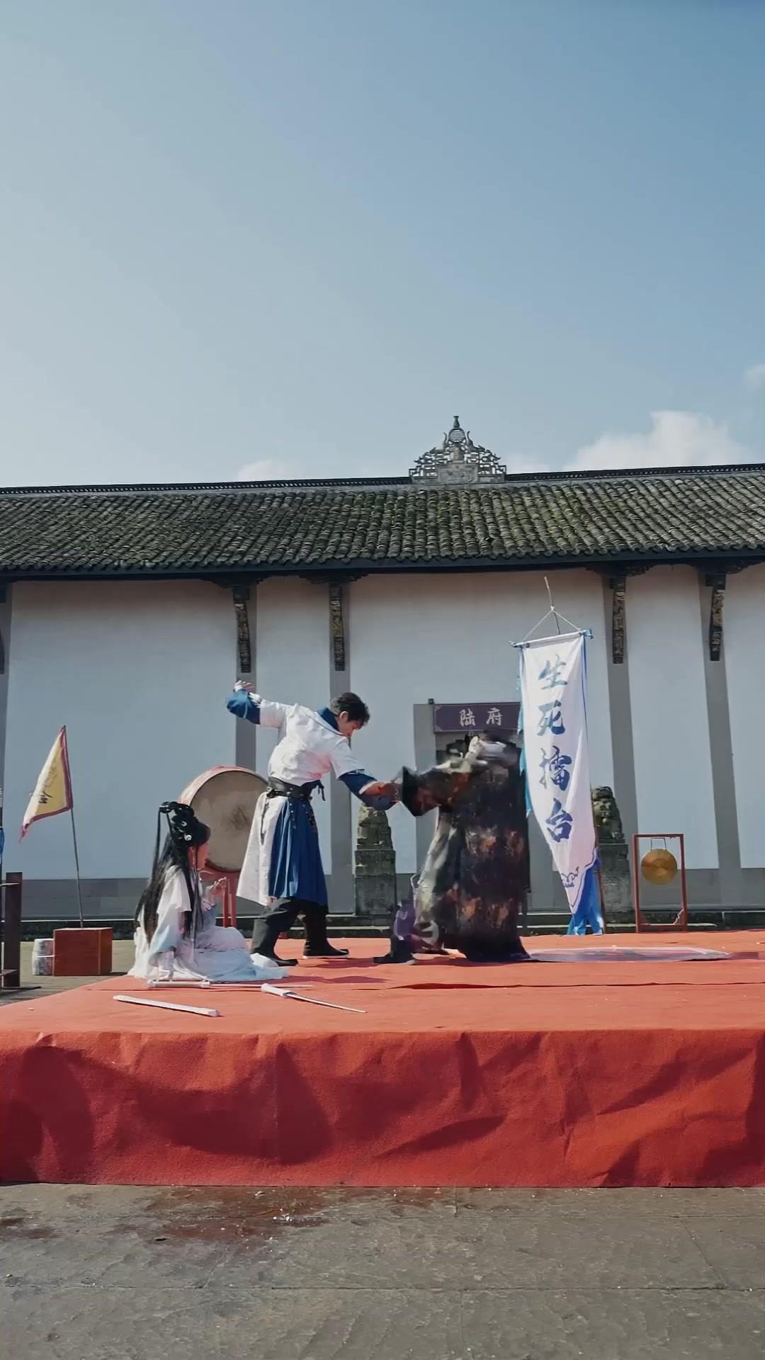 Loser? Martial World Knelt!