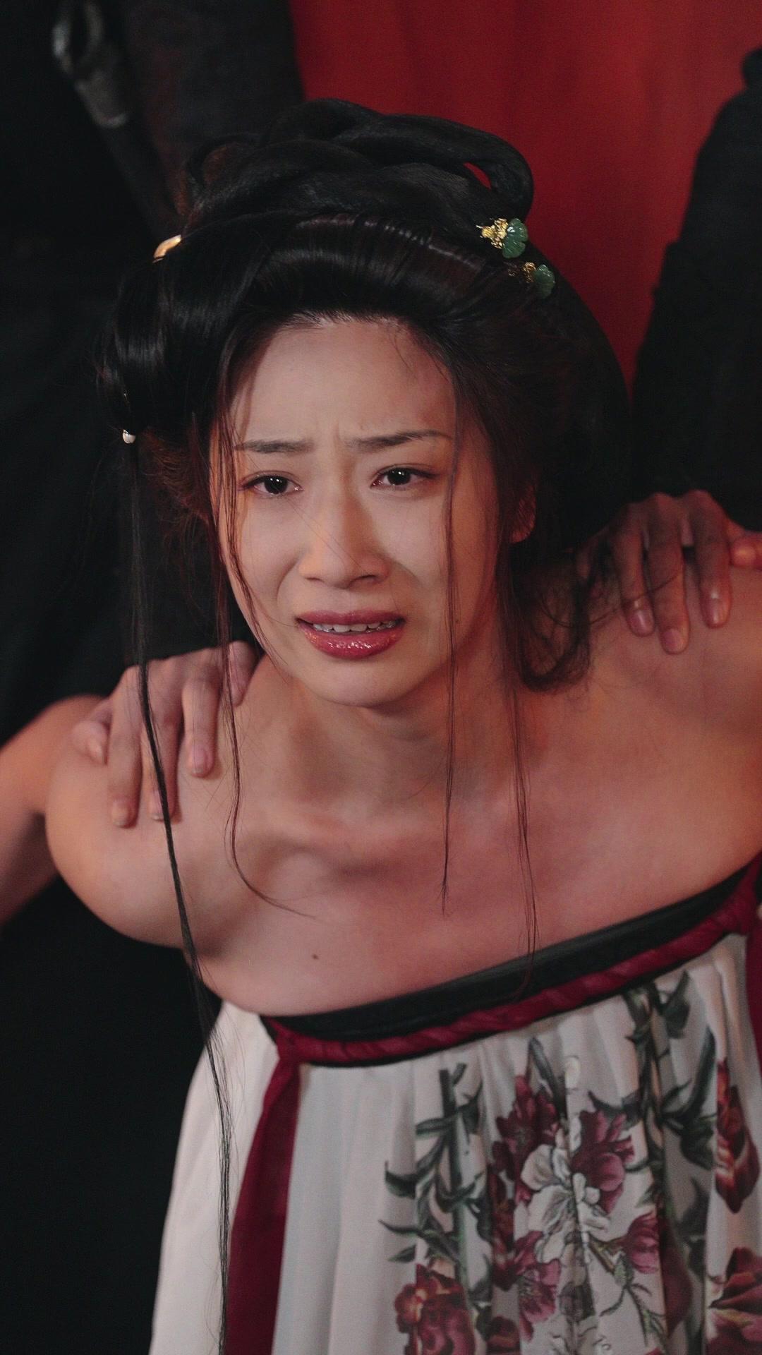 I Became My Sister to Avenge Her