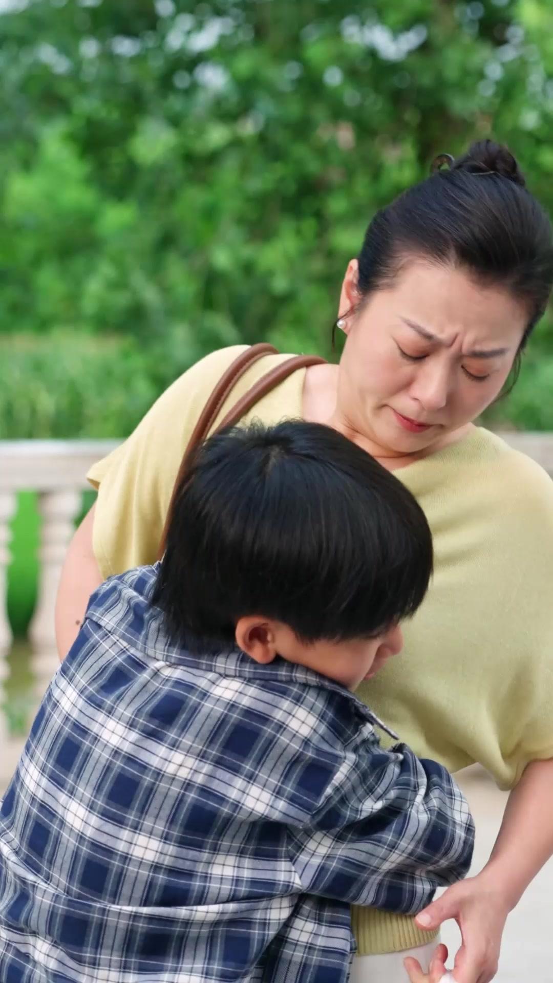 APRÈS LE DIVORCE, IL M'AIME FOLLEMENT