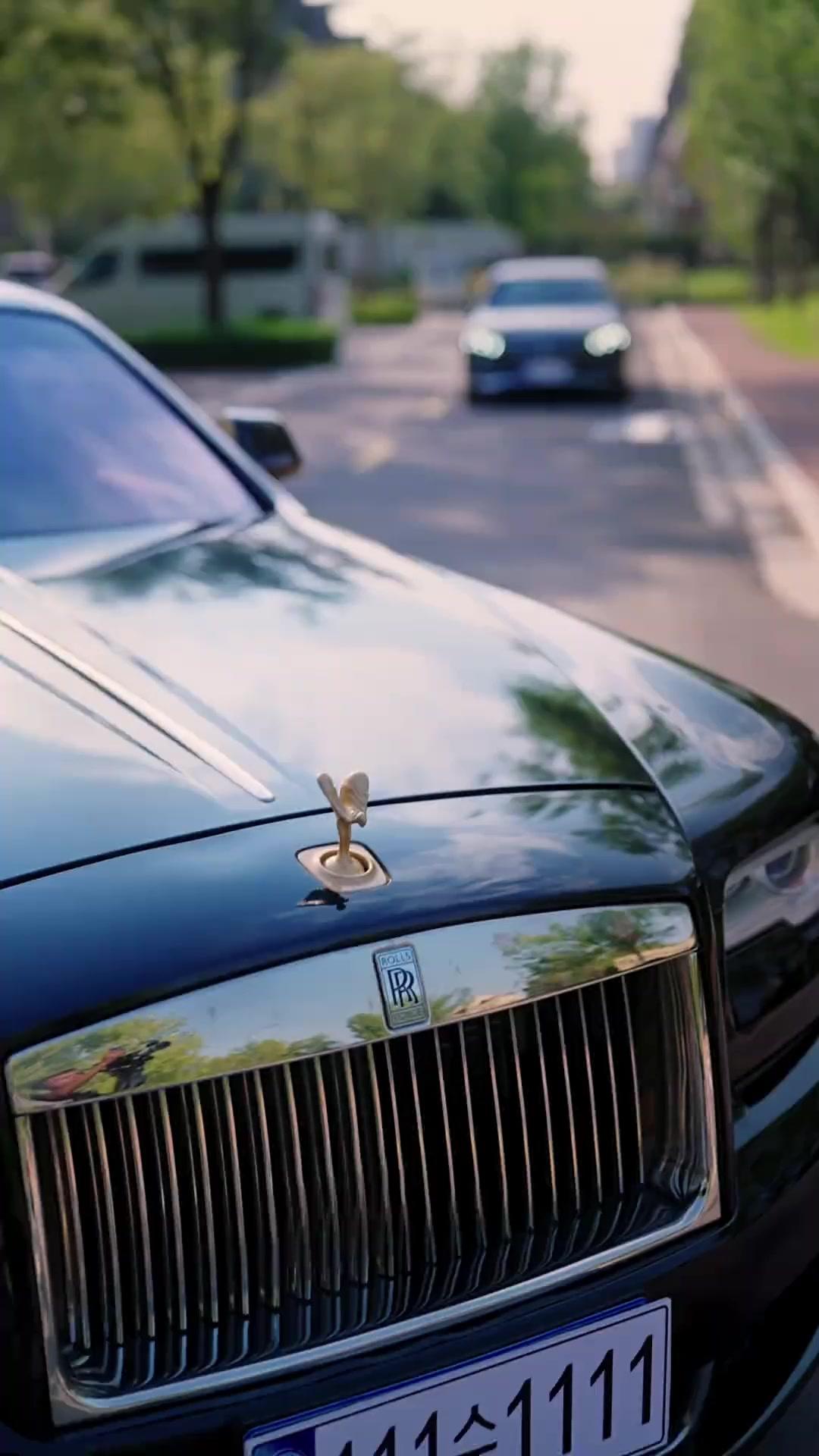 My Fake Wife Is the Real Billionaire?