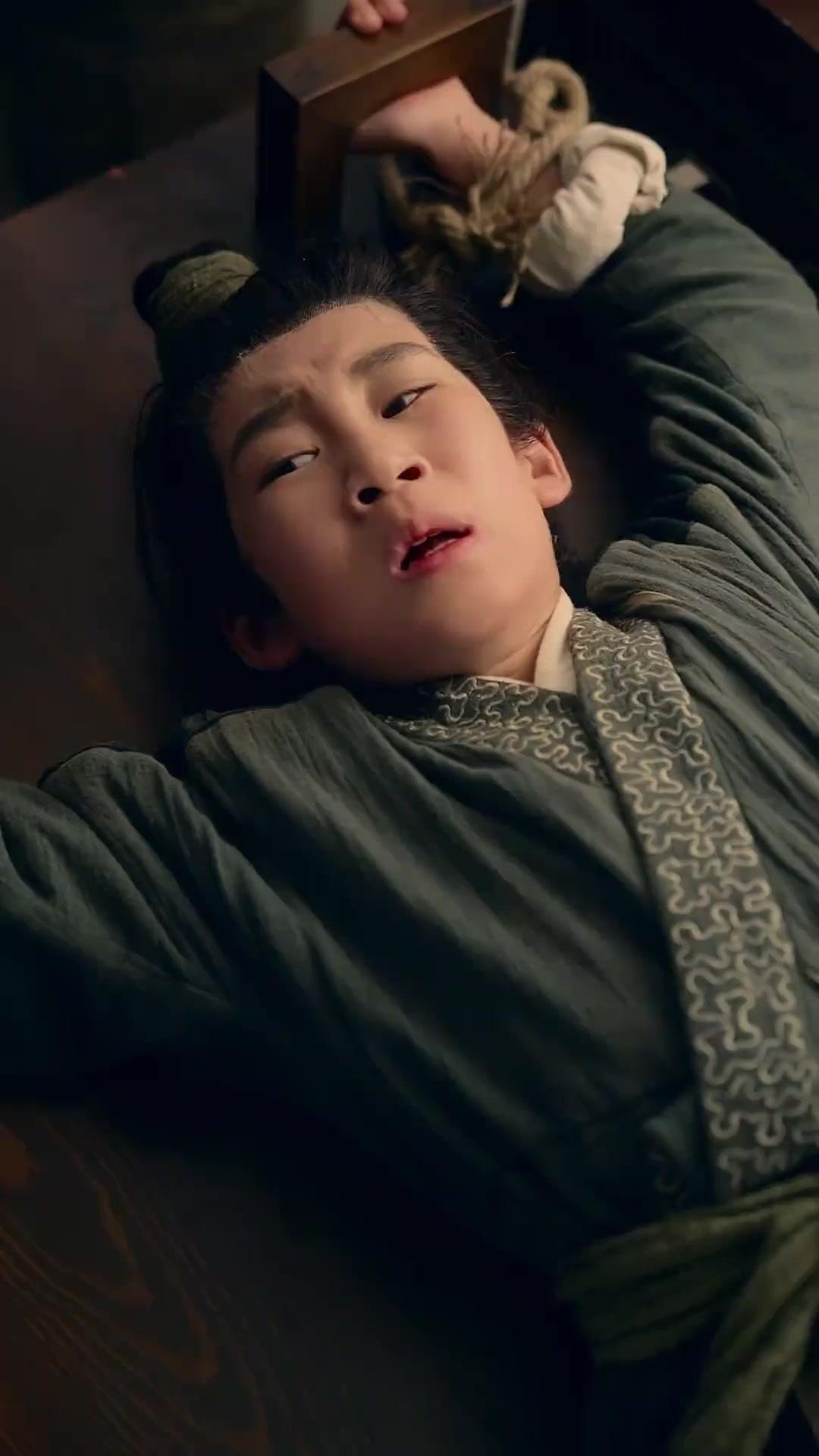 궁으로 끌려간 아이