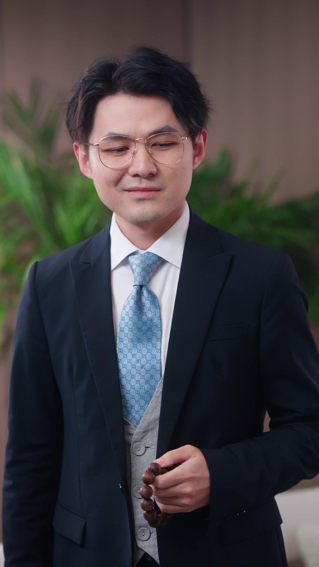  Pengawalku Mencurigakan