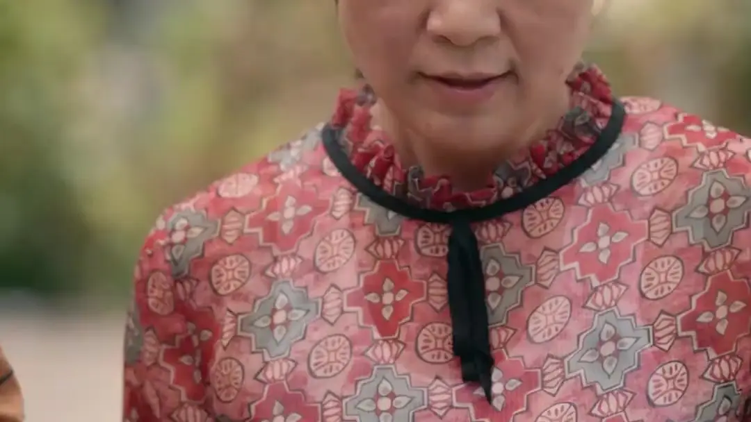 When Aprons Fight Suits