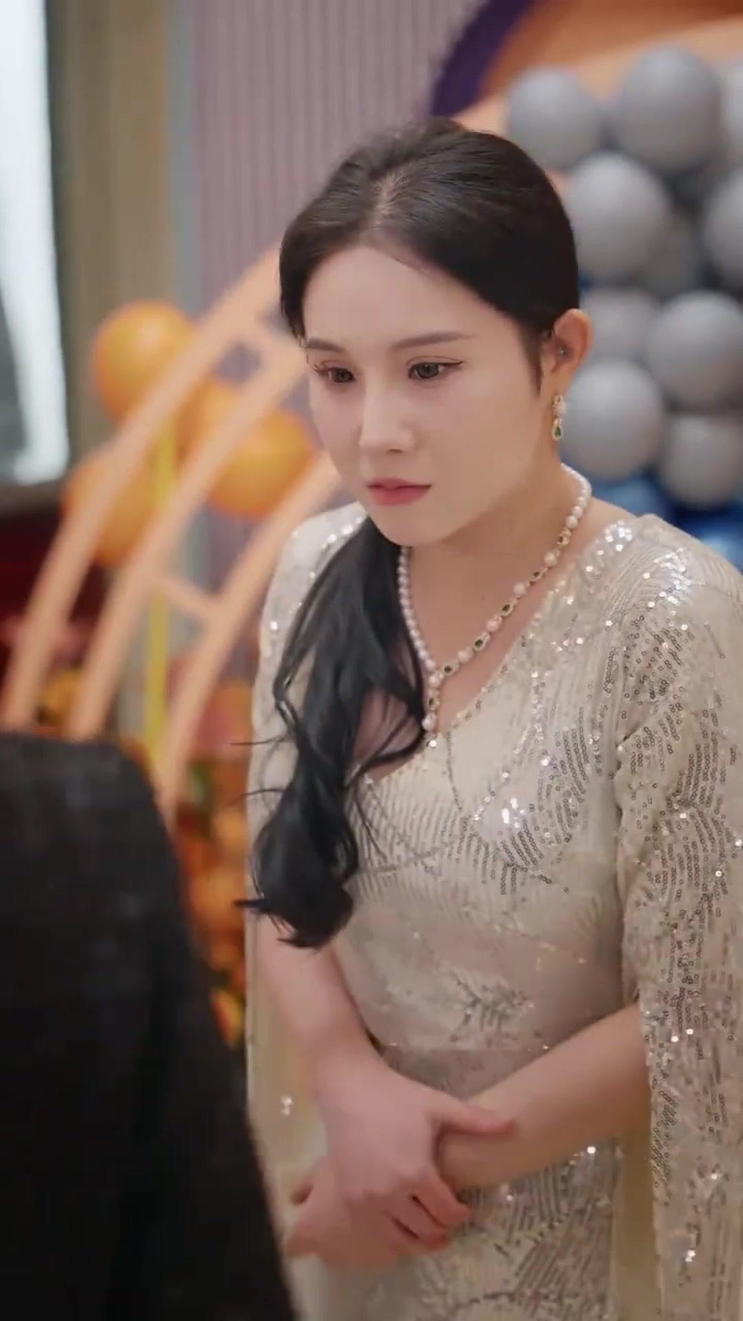 (Dubbed) Mama Bear Mode