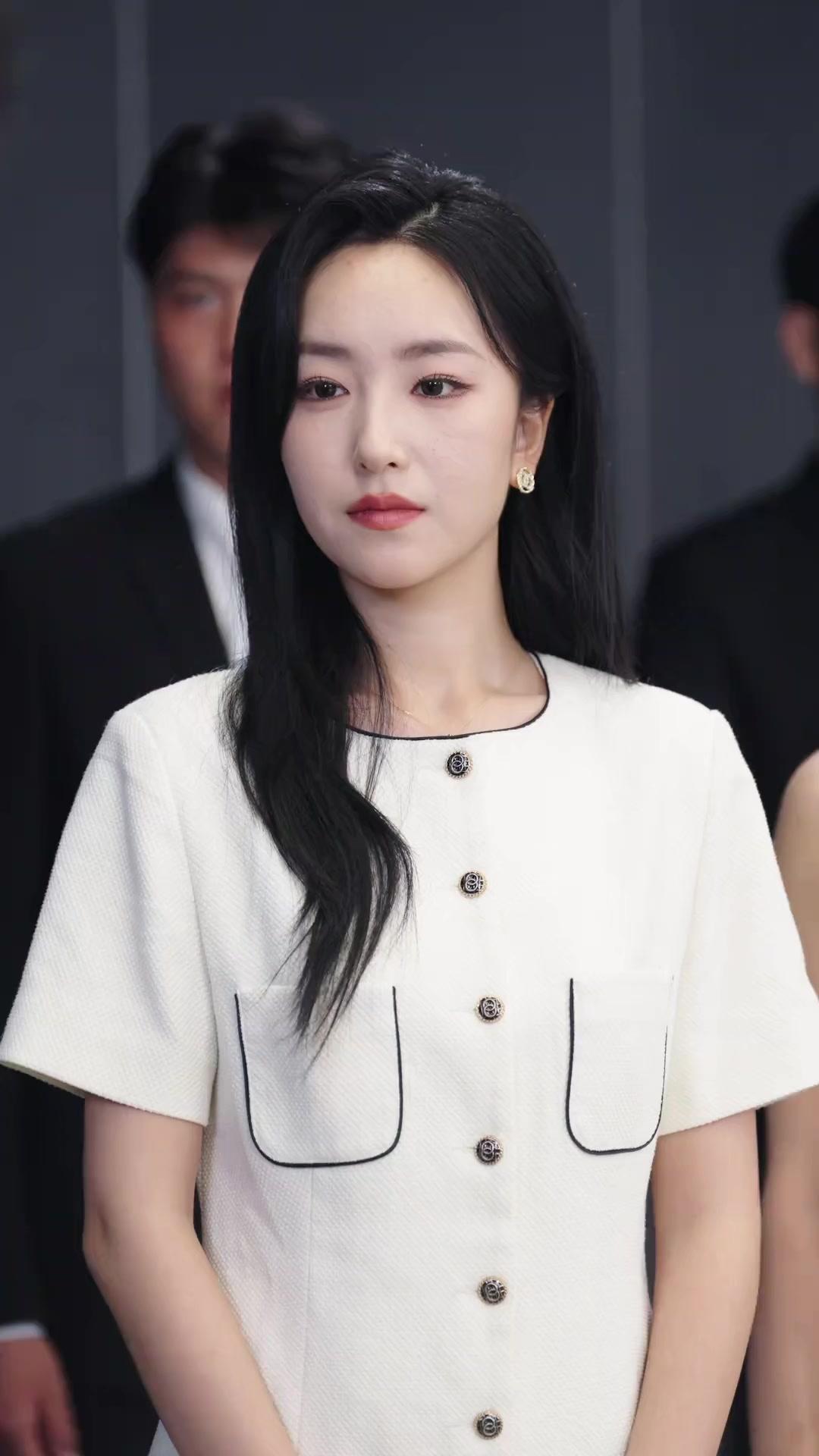 Heiress Sisters Back for Blood