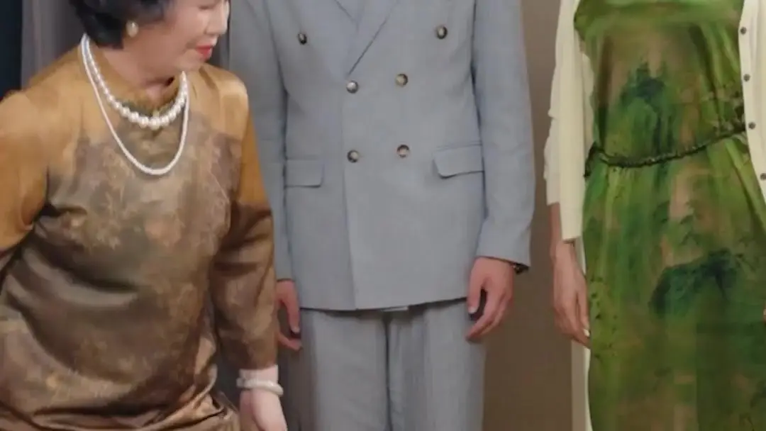 Reborn, I Captured My Ex's Uncle: When Pearls Hide Poison