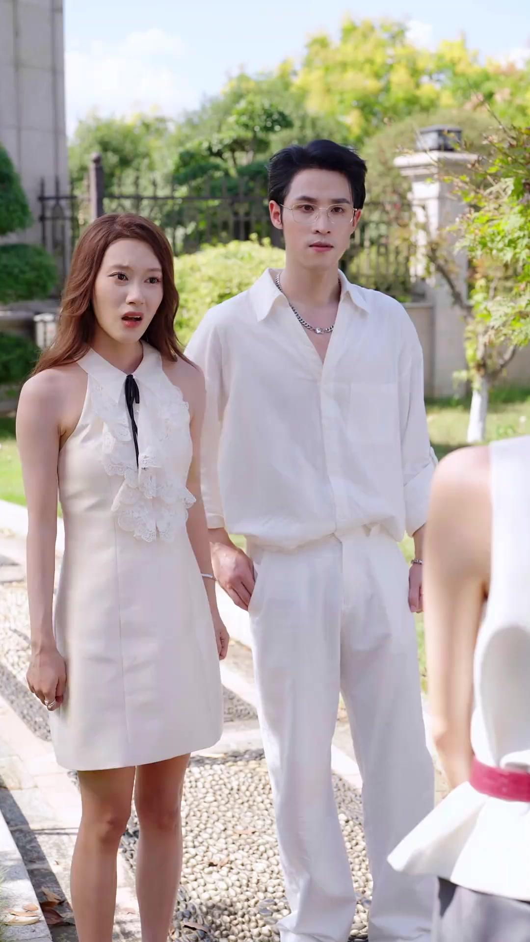 OMG! My Fake Date Is The Billionaire!