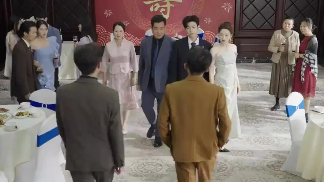 (Doublage) MA FEMME, LA PDG : Quand le passé frappe à la porte du banquet