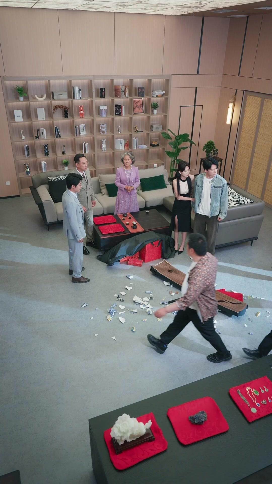 Jutawan Lari, Kekasih Ganti​