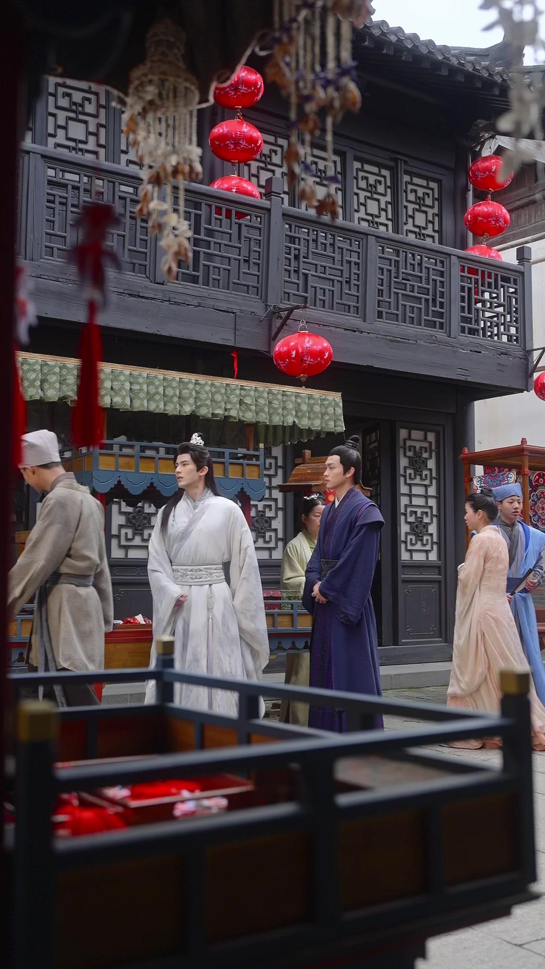 裴大人是個黏人精