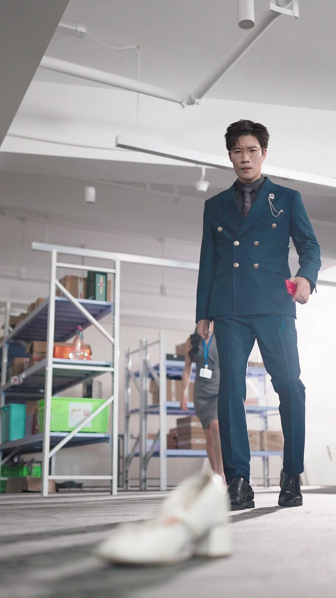 Sra. Val Verdadeira vs. Falsa