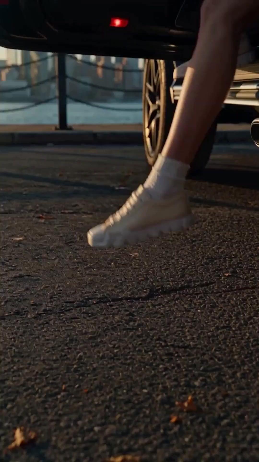 (Doblado) Bajo el dominio del padrino