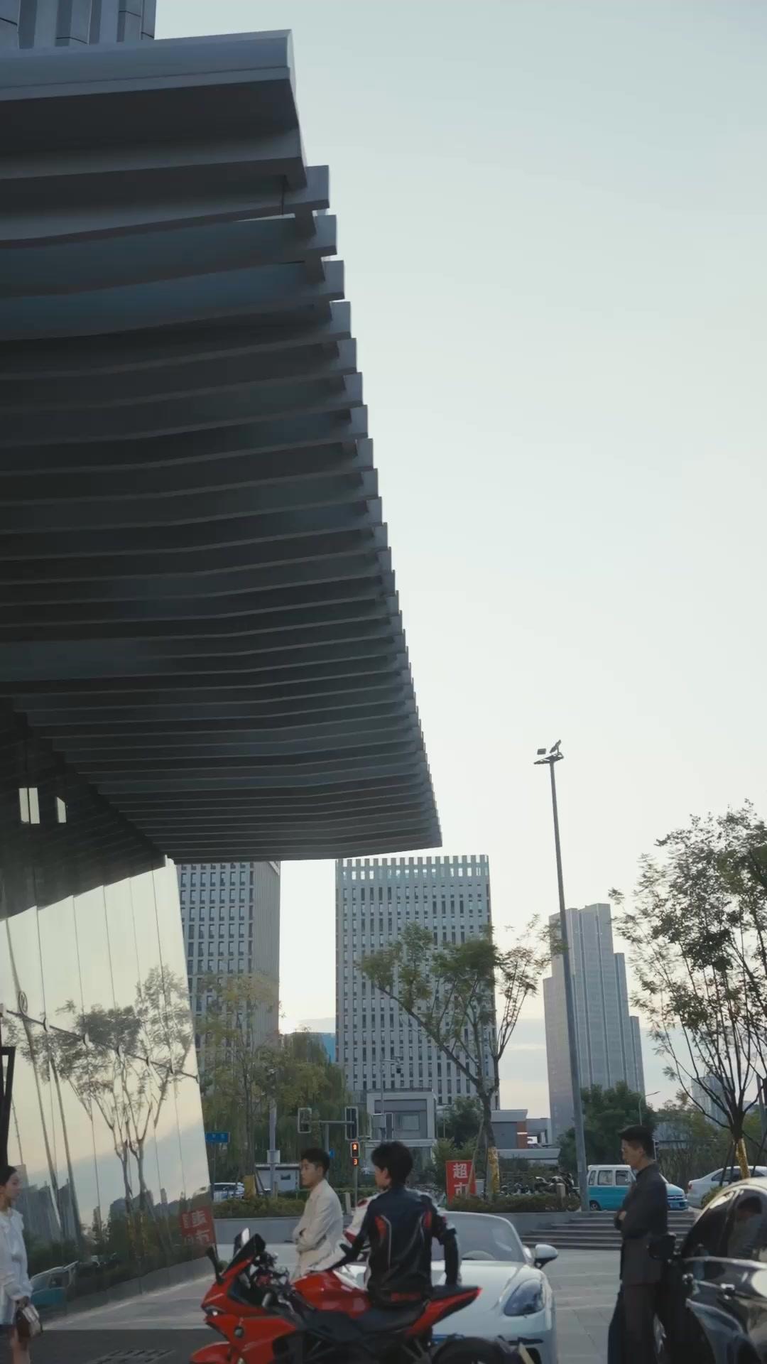 A Herdeira Voltou: Seu Pai é o Maior "Pai-Coruja"