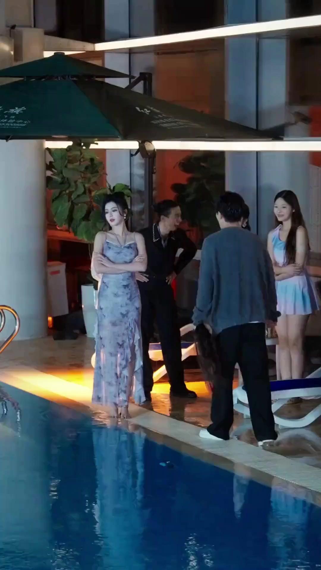 (Dubbed) This Chef? He's Gamble King!