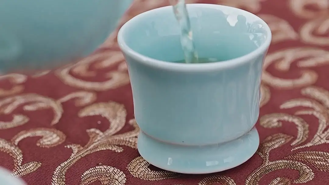 Fur Collar vs. Iron Breastplate