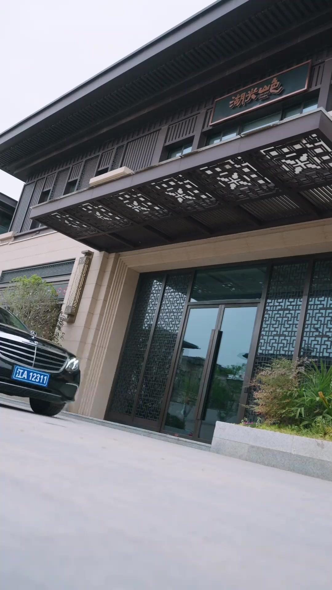 لقد تسلّق الأنذال عروش الكرام