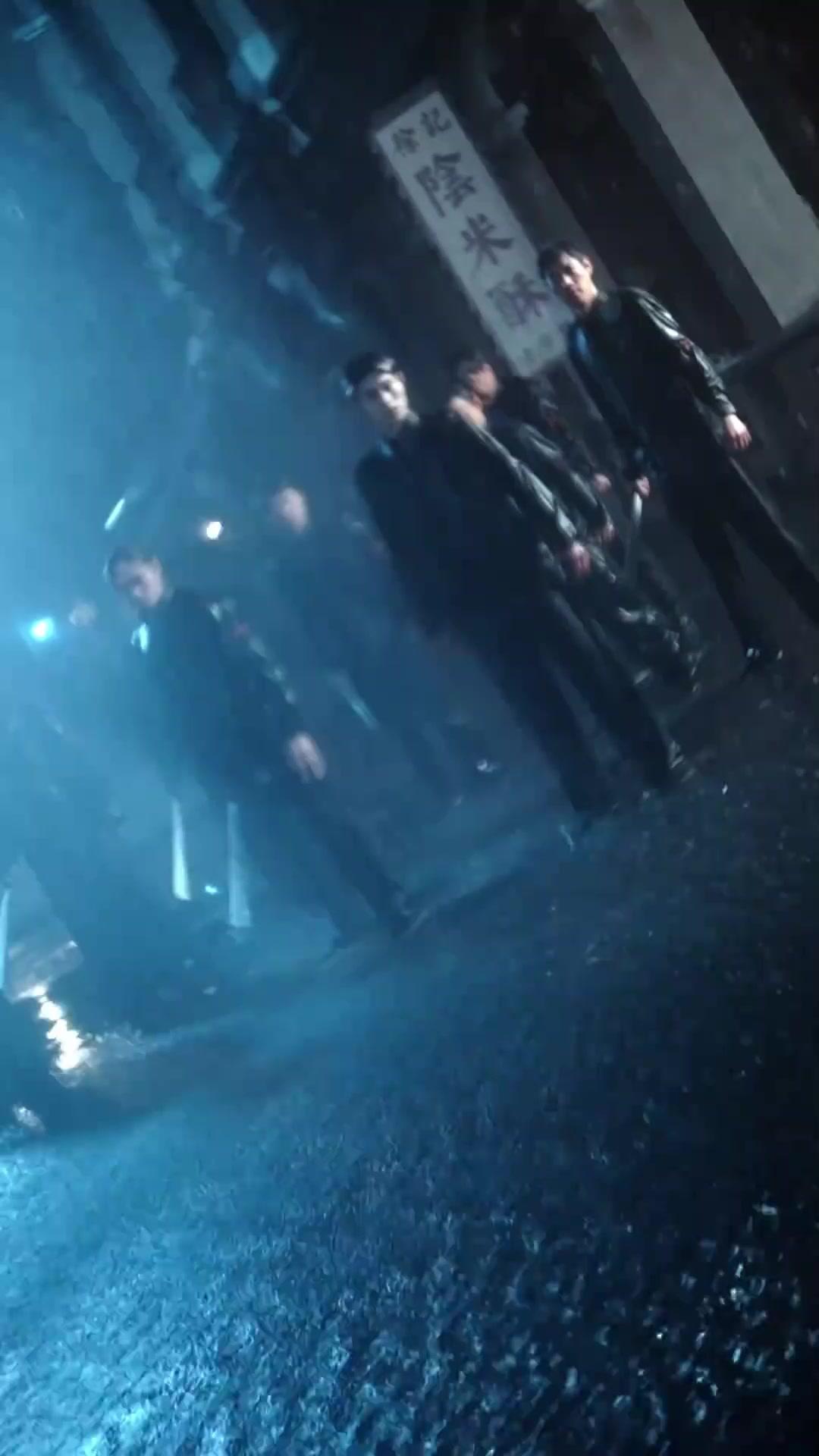 검은 태양 아래