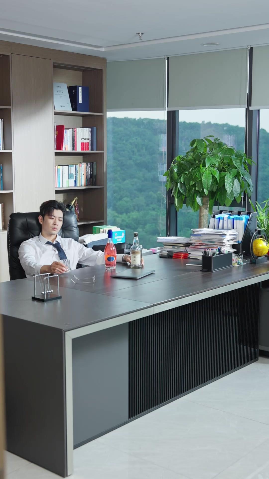 Dari Duri, Mawar Bangkit