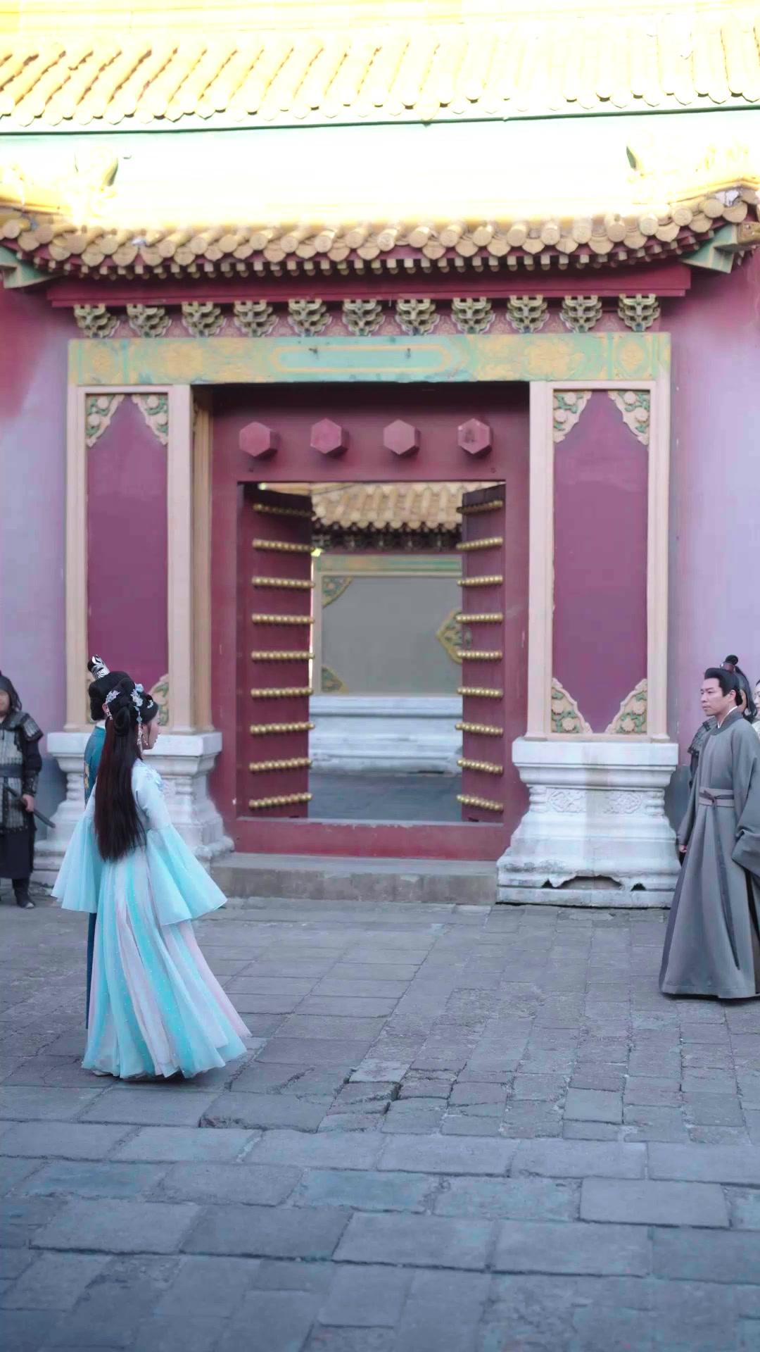 طبيبة خارقة تعود طفلة وتكسب دعم الإمبراطور