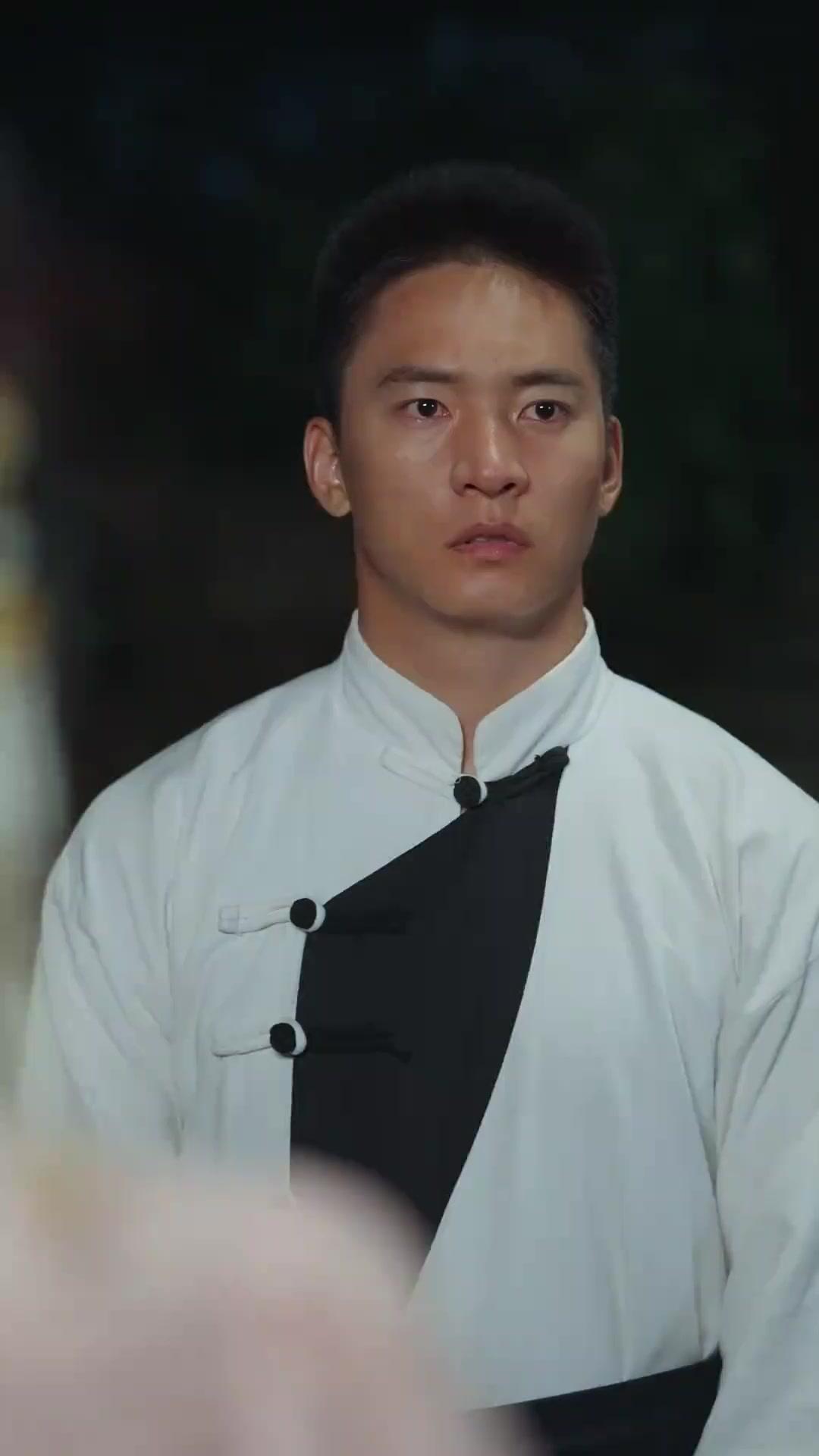 어둠 속의 신, 육철