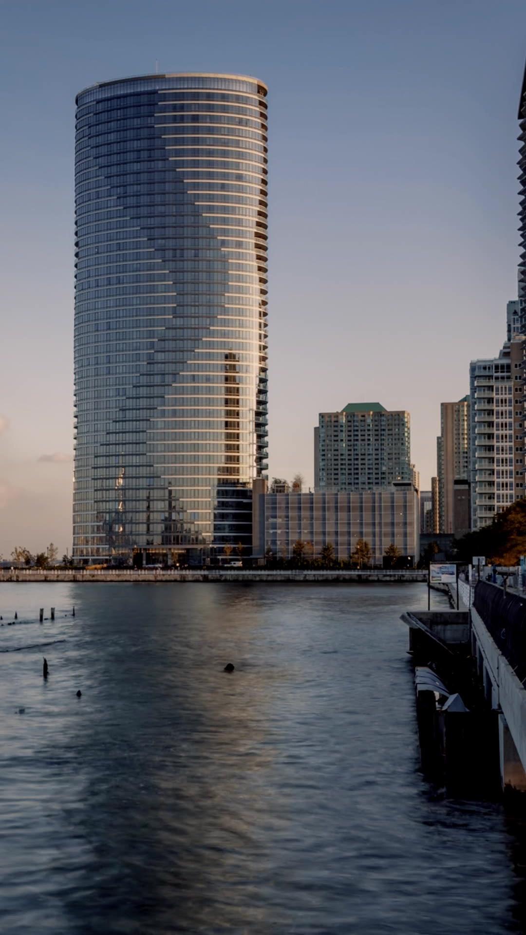 الرئيس التنفيذي الذي رفض 500 امرأة من أجلي 