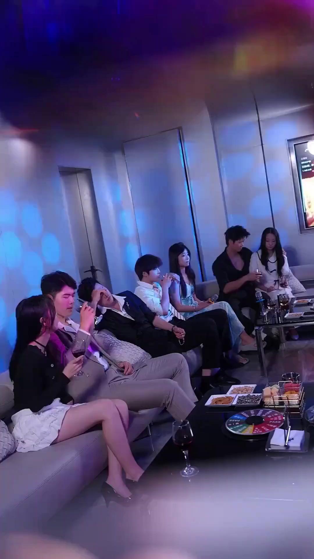 (Doblado)¡Mi esposa es mi rival!