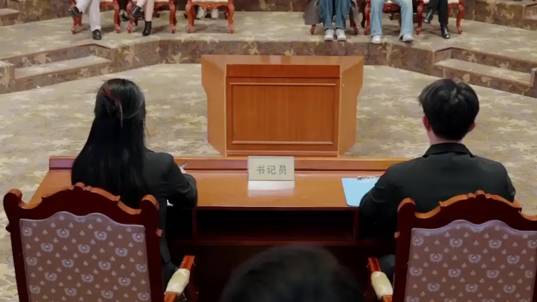 The Sunglasses-on-Head Power Move