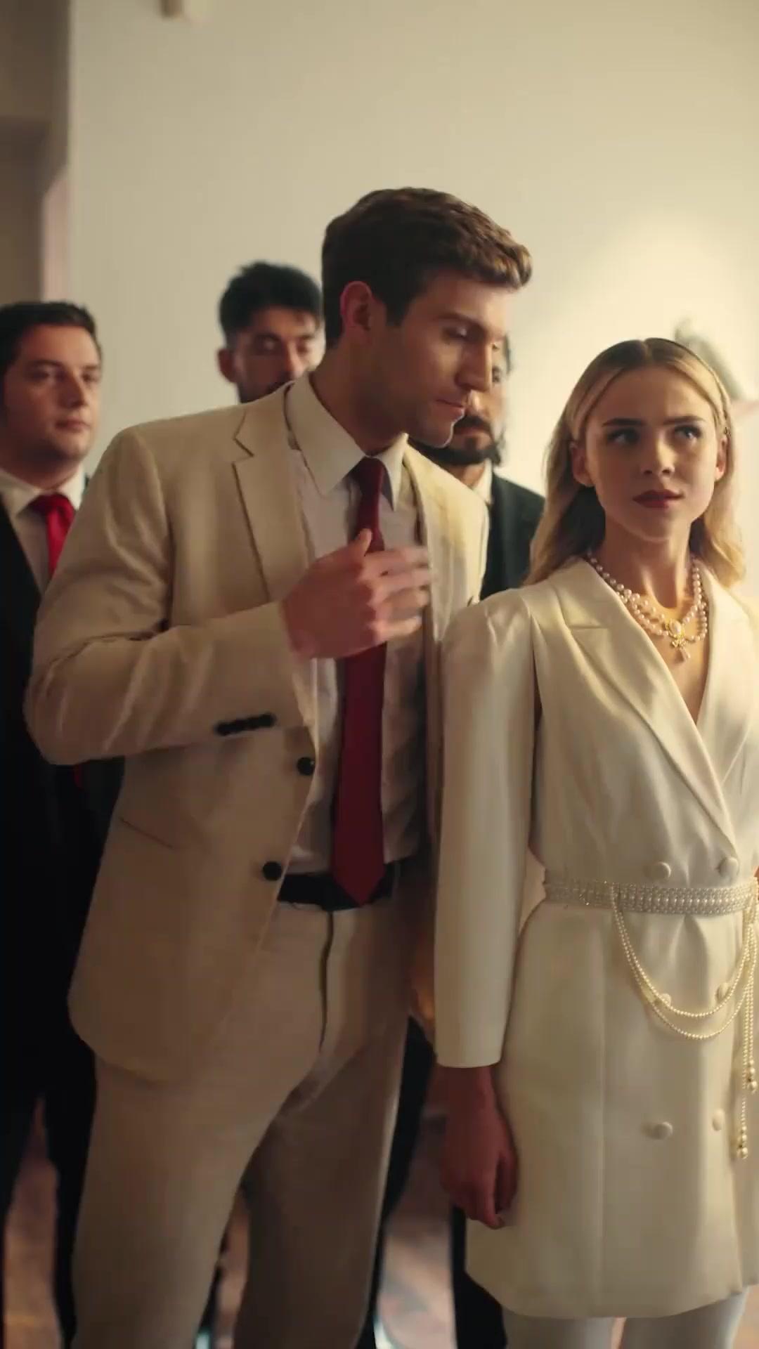 (Doblaje) La trampa de George en la coronación