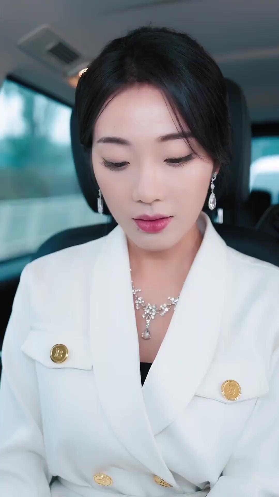 (Doublage) INTOUCHABLE, MAIS DÉSIRÉE