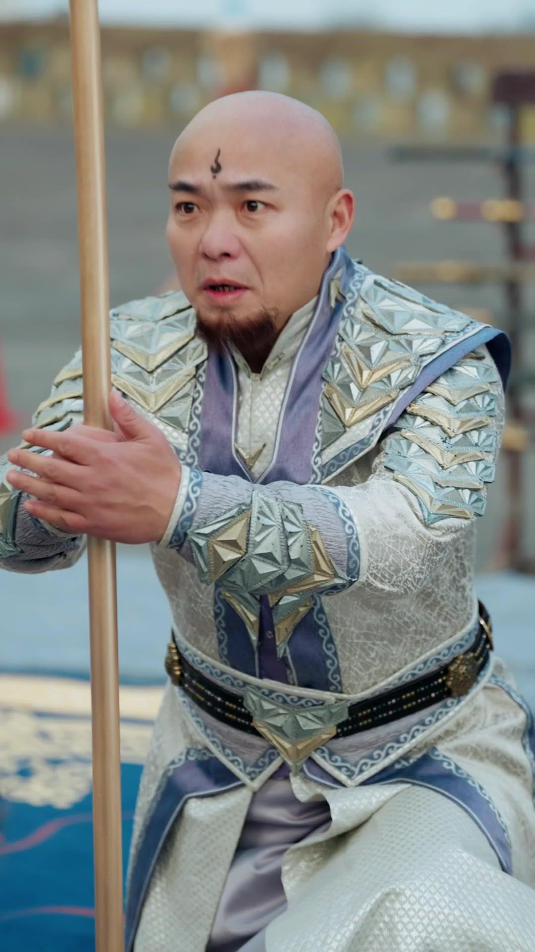 Satu Pukul Kayu, Dunia Tunduk