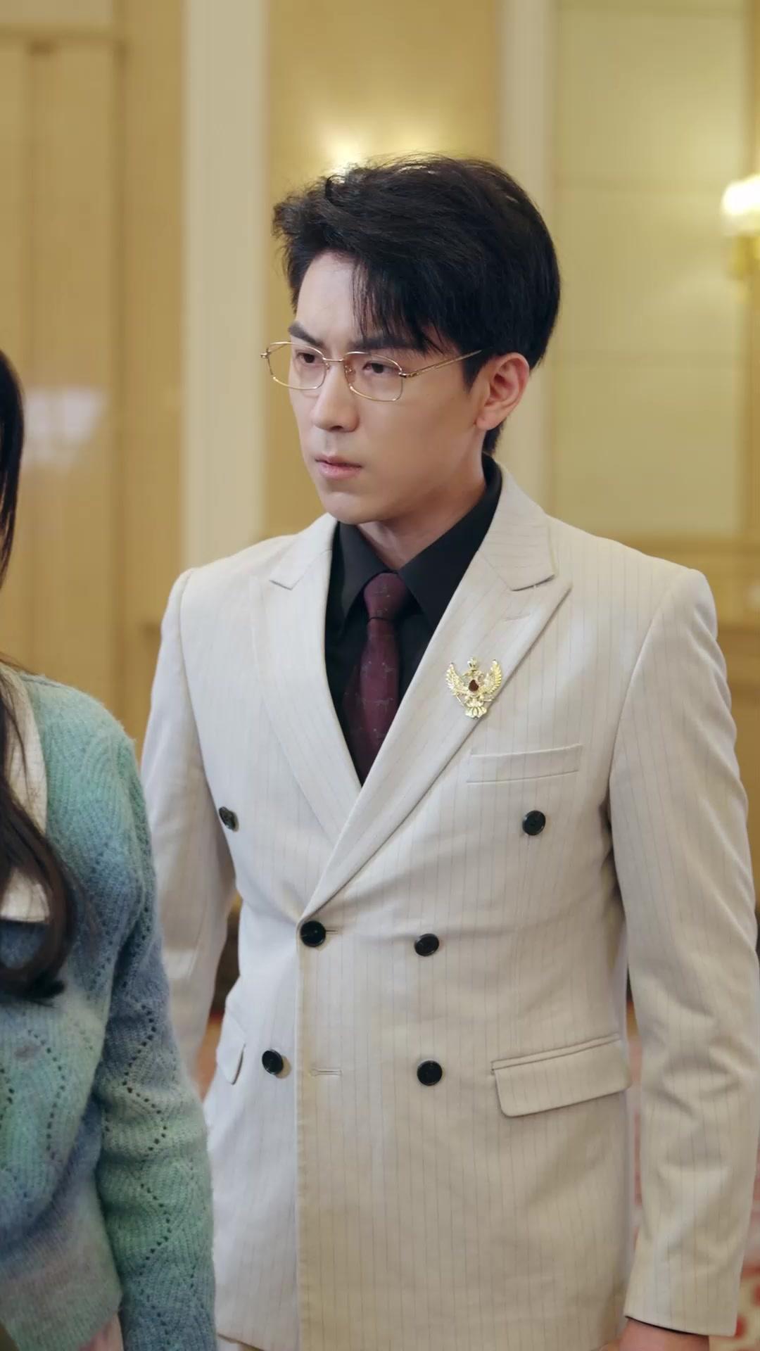 Cô ấy là con gái tài phiệt