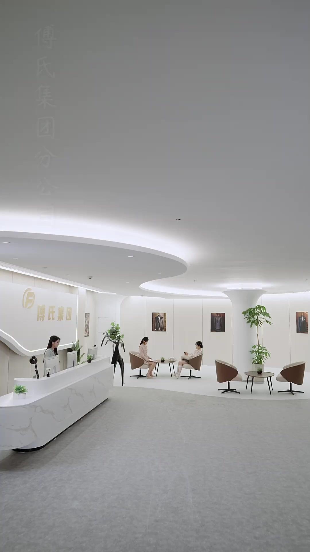 Help! My Reborn Queen Needs My Favor!