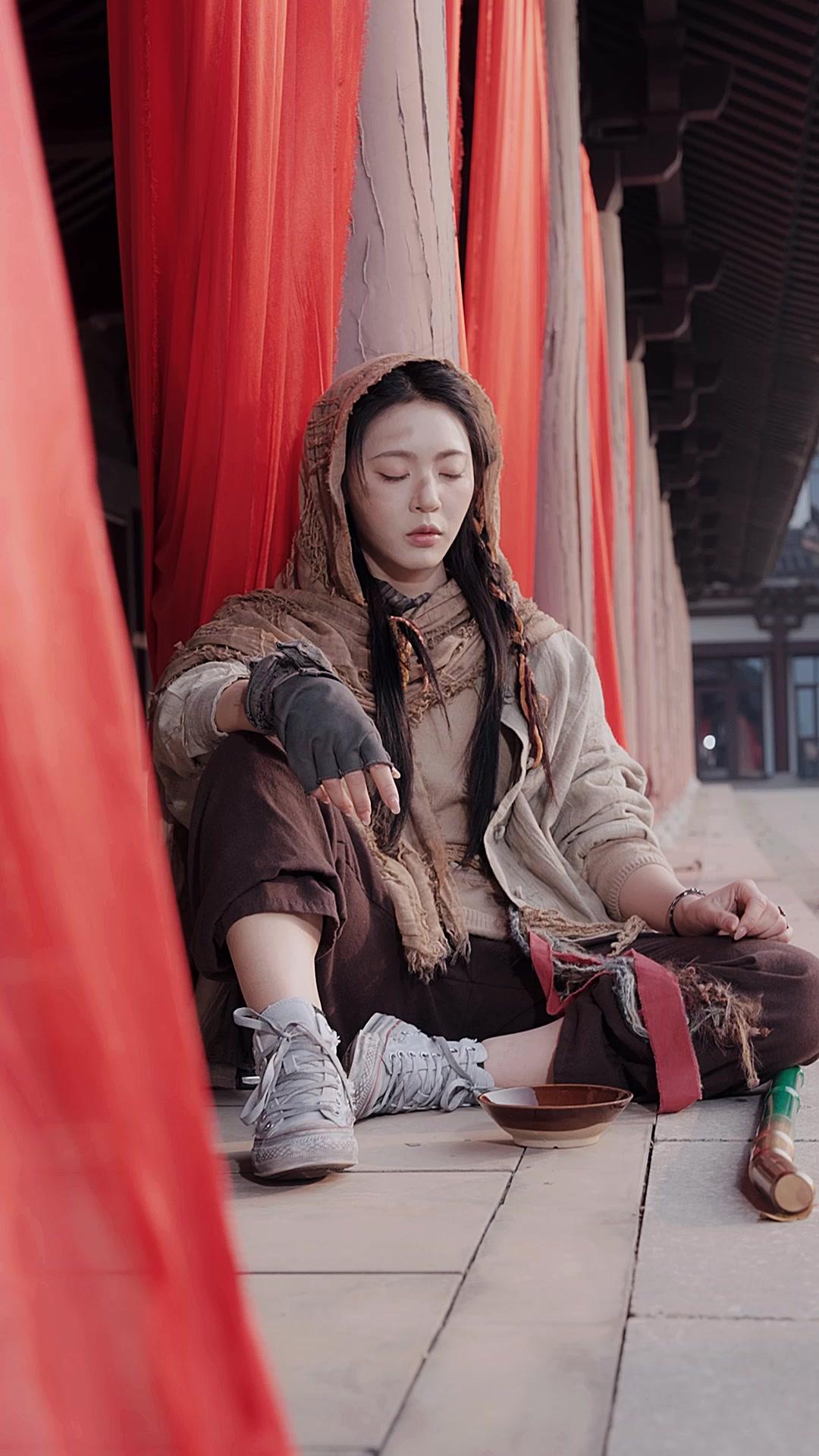 傳聞那個女乞丐不簡單