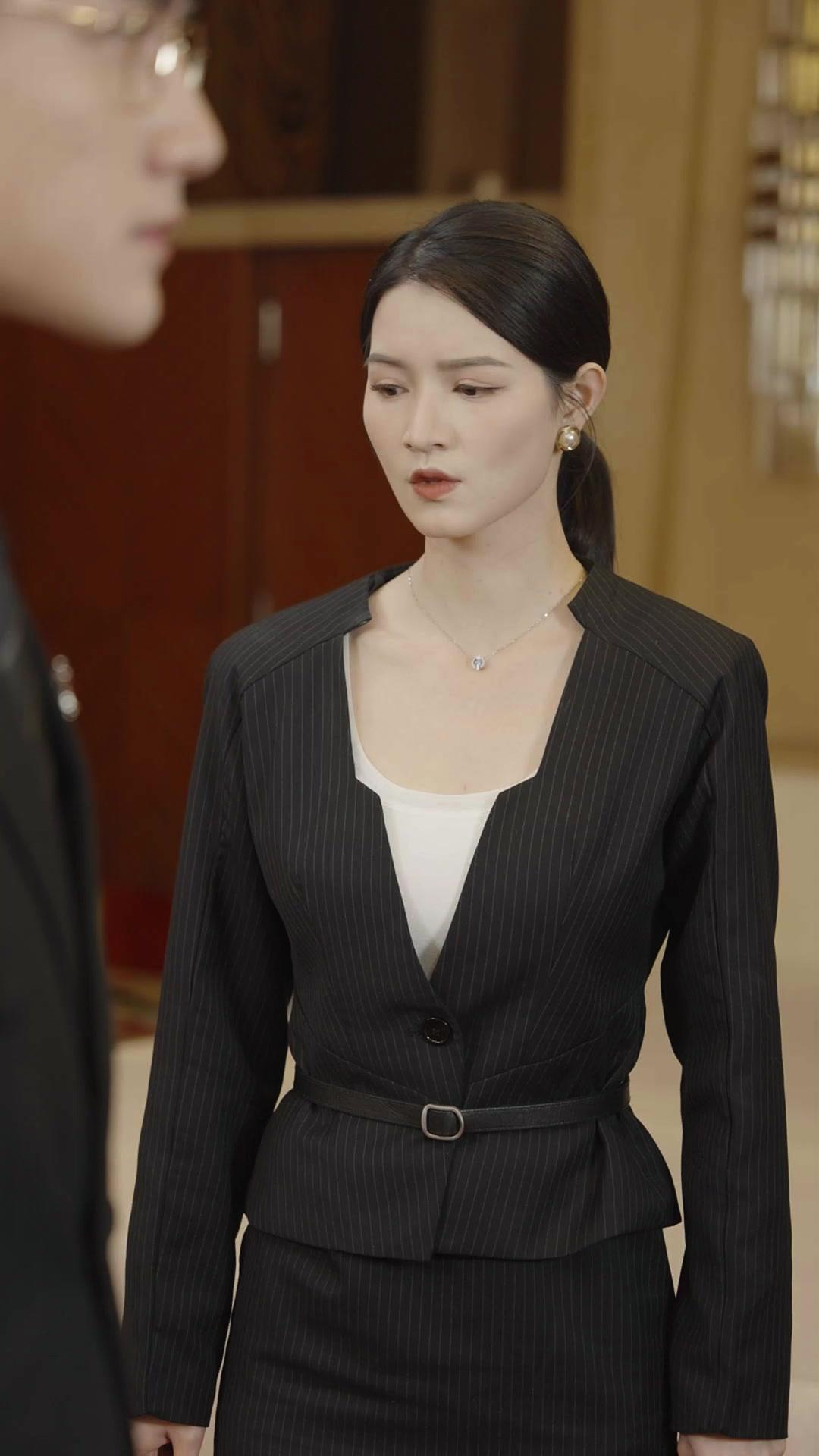 A Tia da Cantina É a Verdadeira Chefe