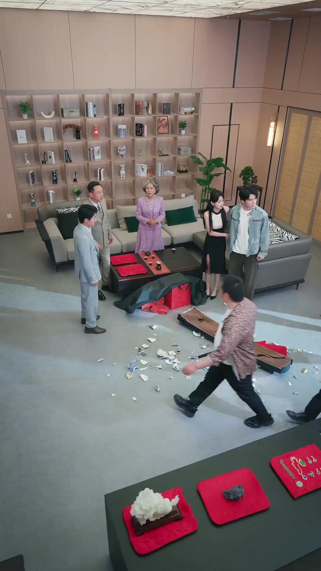 (Dublagem)O Herdeiro e Sua Deusa Apegada