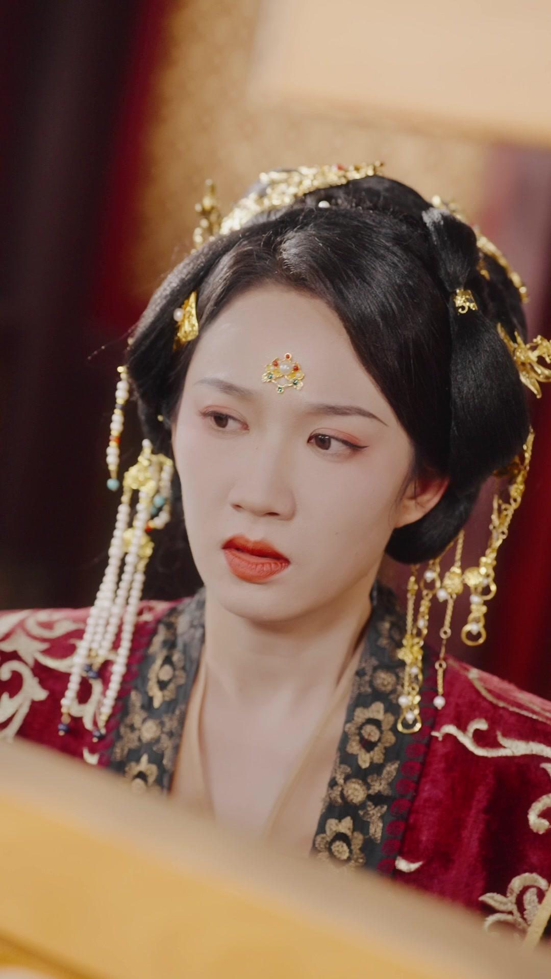 Regina Rinata: Fiamma della Vendetta