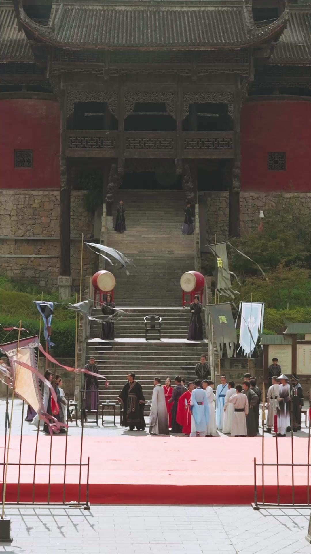 Bajo la máscara del inútil