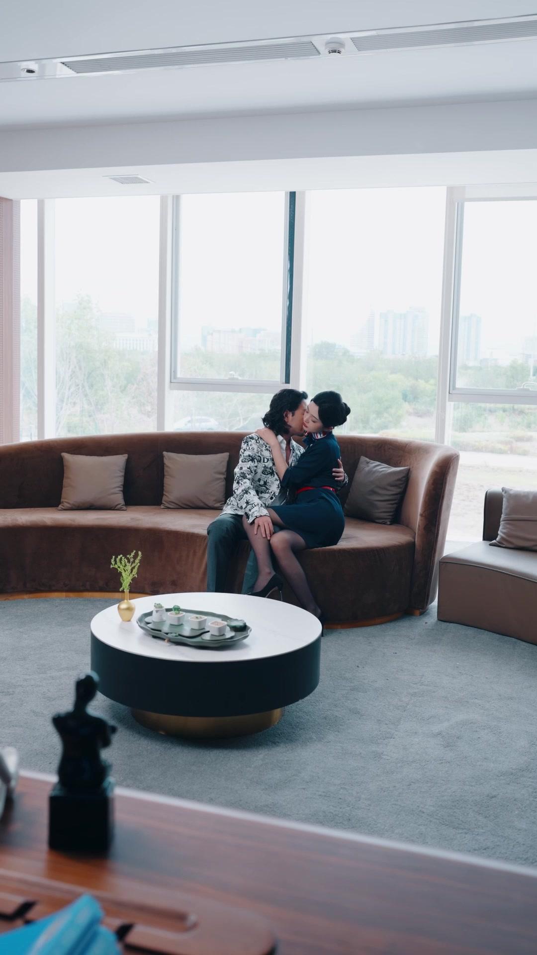 5 Years of Love? He's Clueless! 