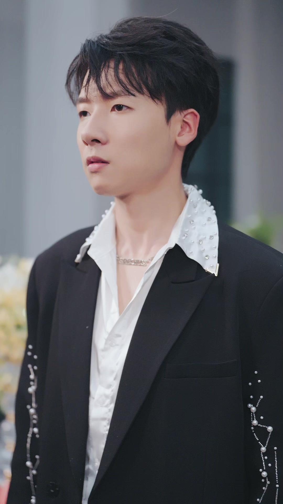 Baru Cerai, Malah Dekat Musuhnya